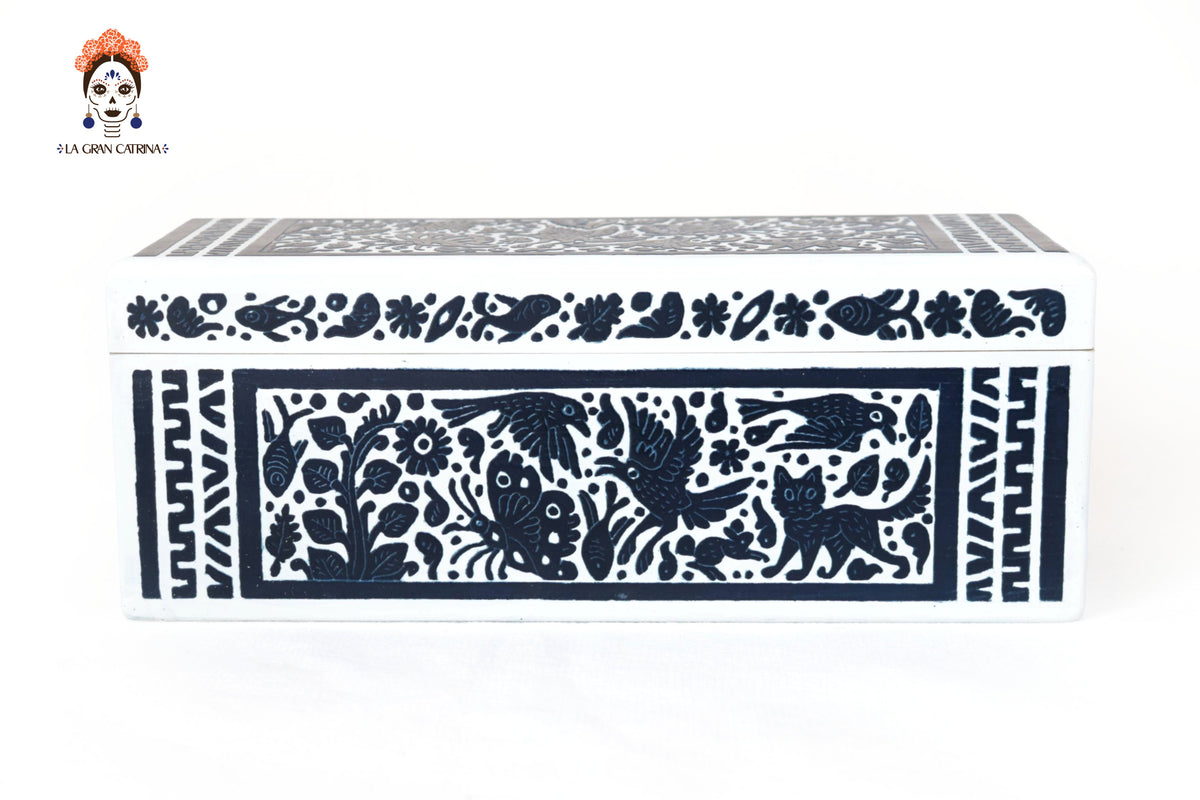 Caja Artesanal de Olinalá Blanca con Diseño Floral Tradicional - 33 cm. 12.9 in. Olinala