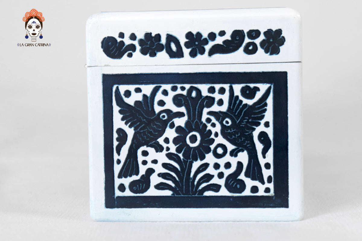 Caja Artesanal de Olinalá Blanca con Diseño Floral Tradicional - 33 cm. 12.9 in. Olinala