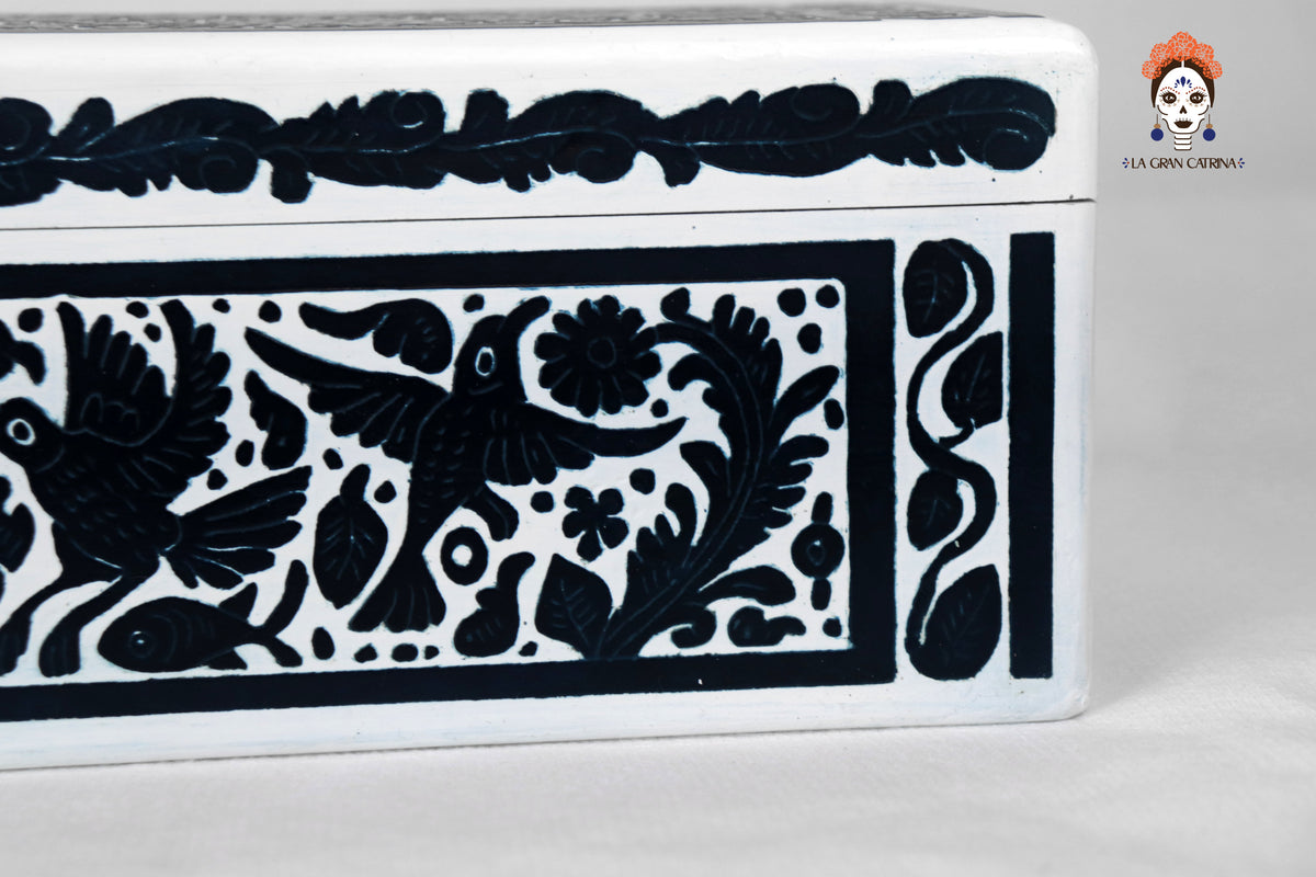 Caja Artesanal de Olinalá Blanca con Fauna y Flora Tradicional - 33 cm. 12.9 in. Olinala