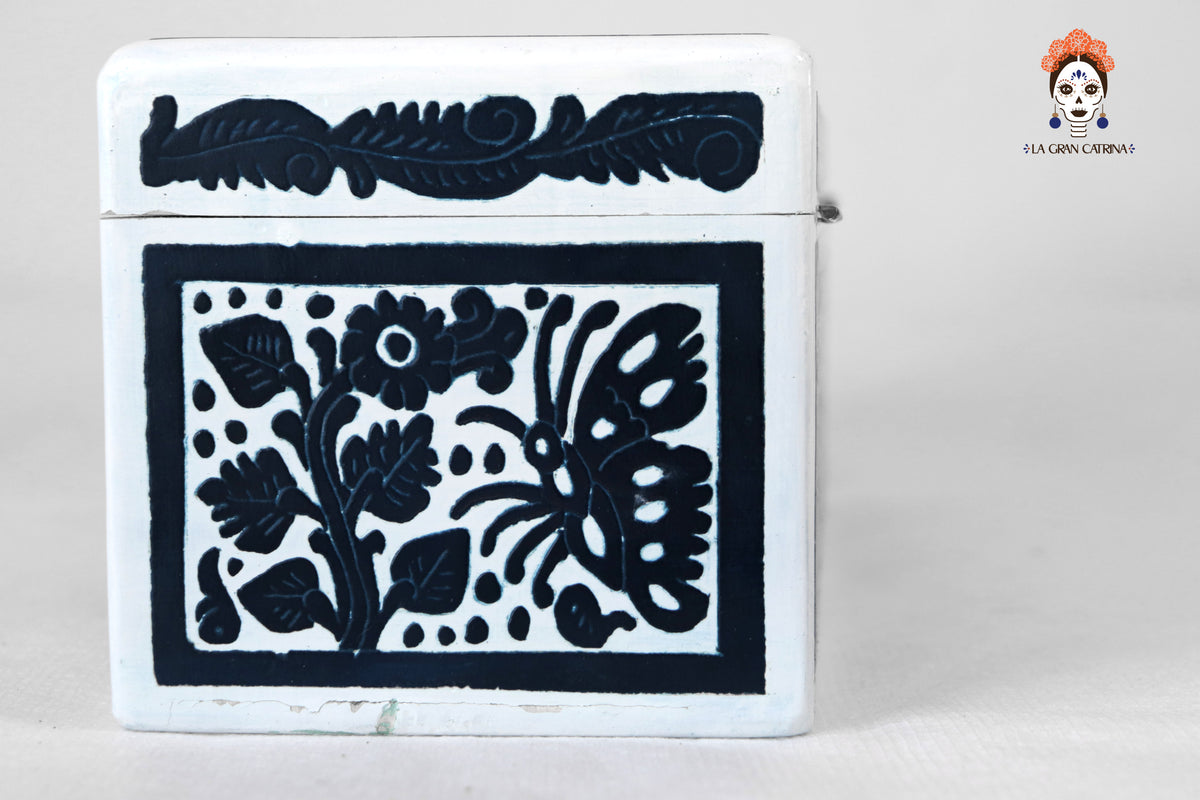 Caja Artesanal de Olinalá Blanca con Fauna y Flora Tradicional - 33 cm. 12.9 in. Olinala