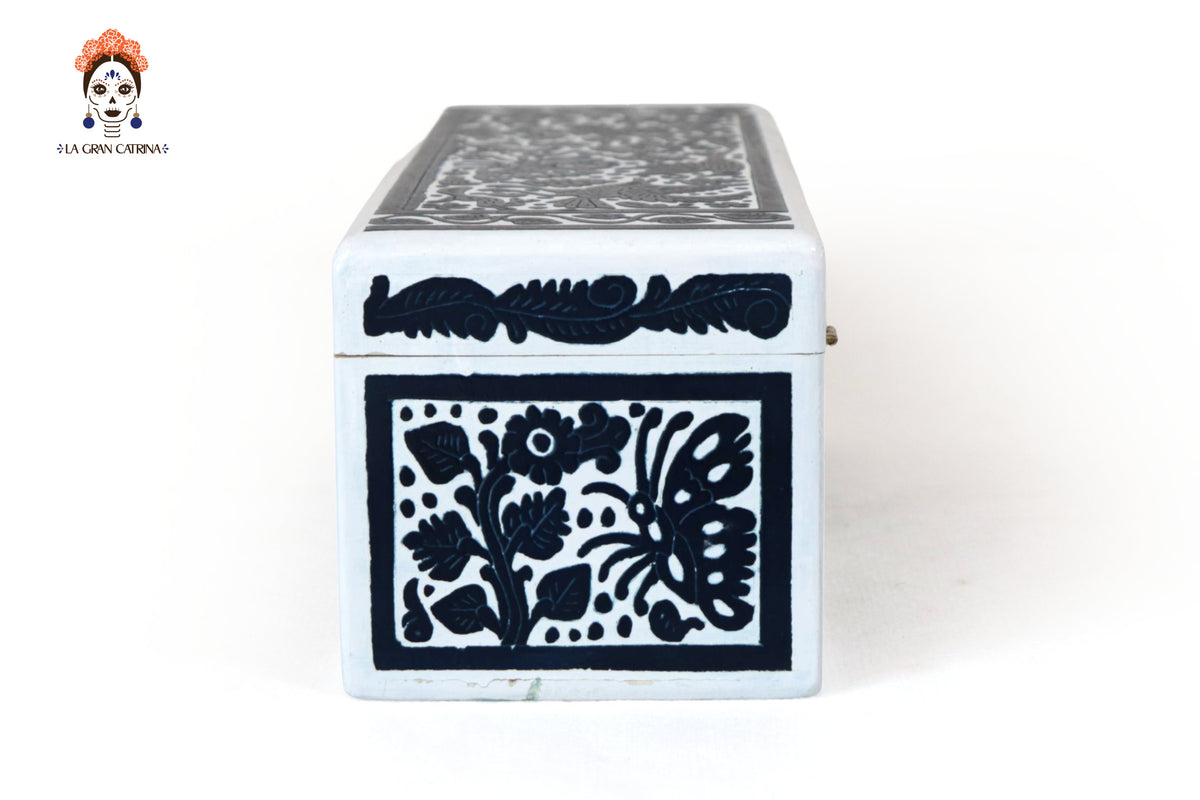Caja Artesanal de Olinalá Blanca con Fauna y Flora Tradicional - 33 cm. 12.9 in. Olinala