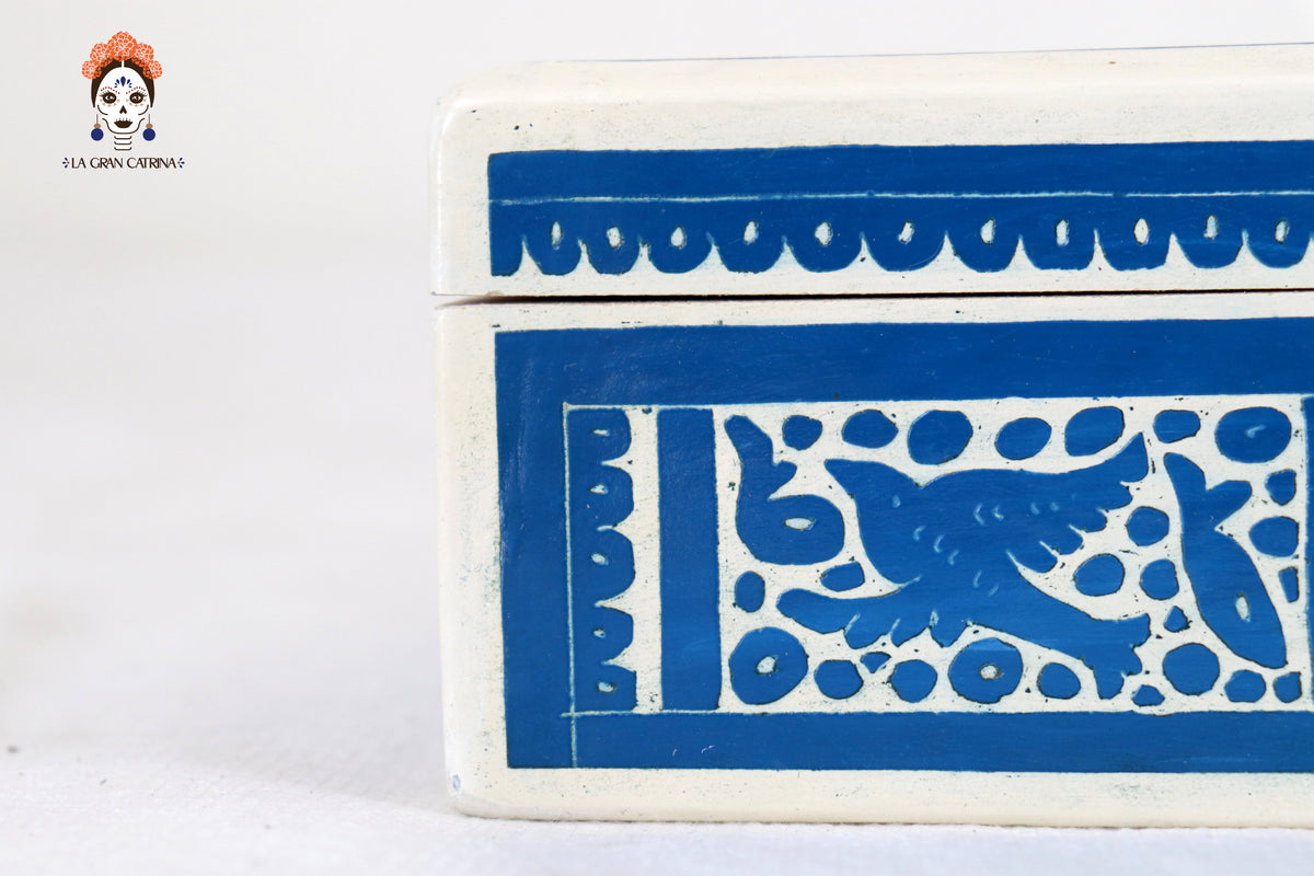 Caja Artesanal Pequeña de Olinalá Blanca - 14.7 cm. 5.7 in. Olinala