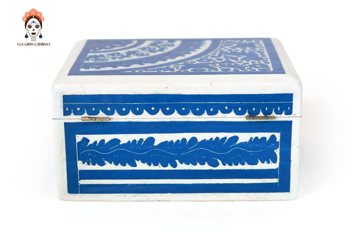 Caja Artesanal Pequeña de Olinalá Blanca - 14.7 cm. 5.7 in. Olinala