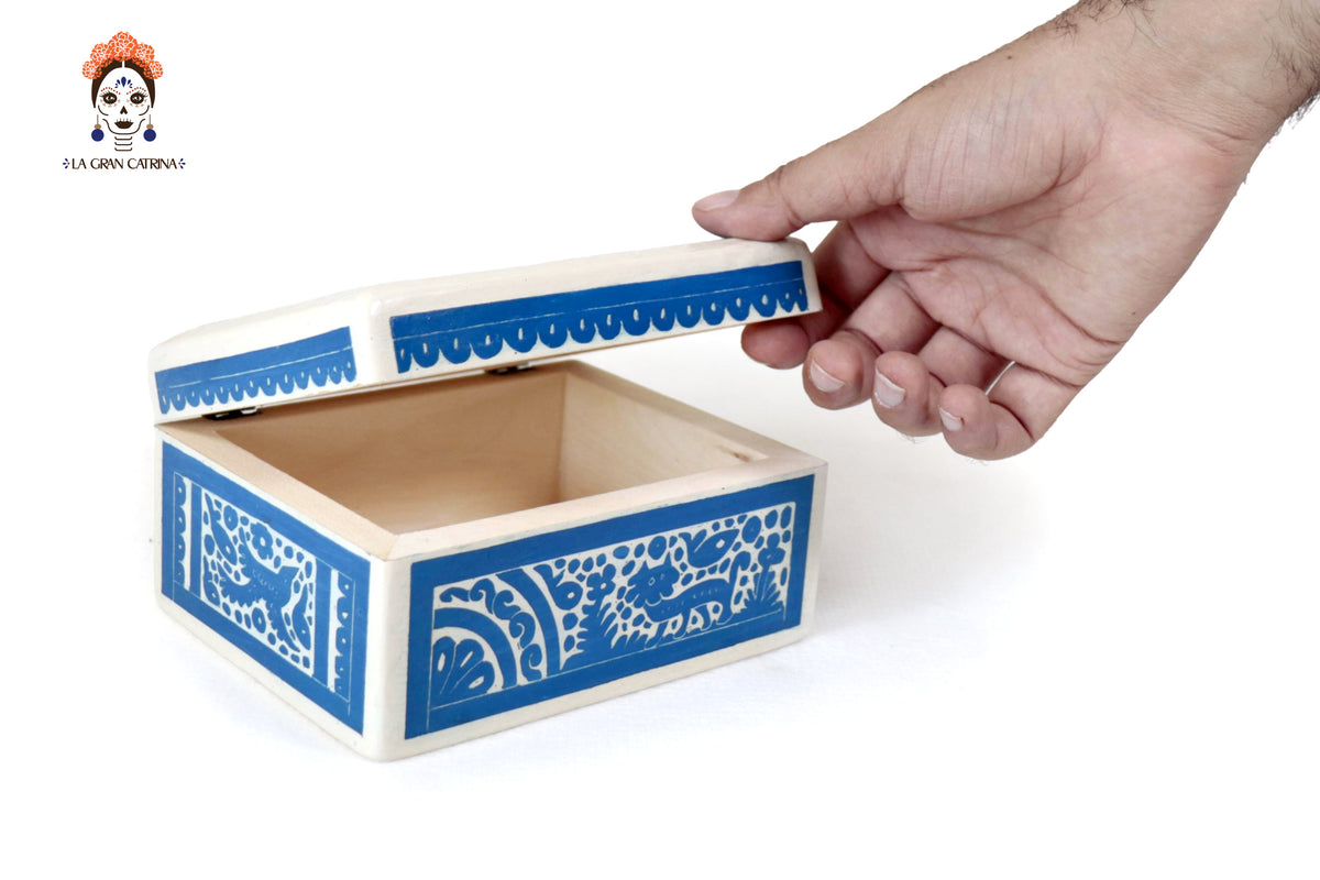 Caja Artesanal Pequeña de Olinalá Blanca - 14.7 cm. 5.7 in. Olinala