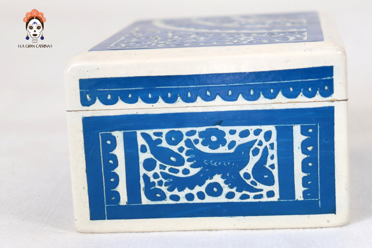 Caja Artesanal Pequeña de Olinalá Blanca - 14.7 cm. 5.7 in. Olinala