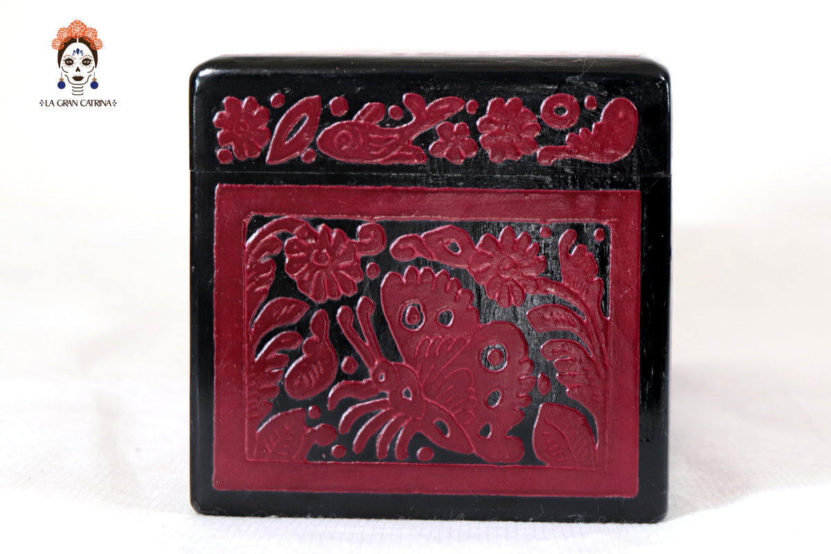 Caja Artesanal de Olinalá Roja con Diseño Floral Tradicional - 33 cm. 12.9 in. Olinala