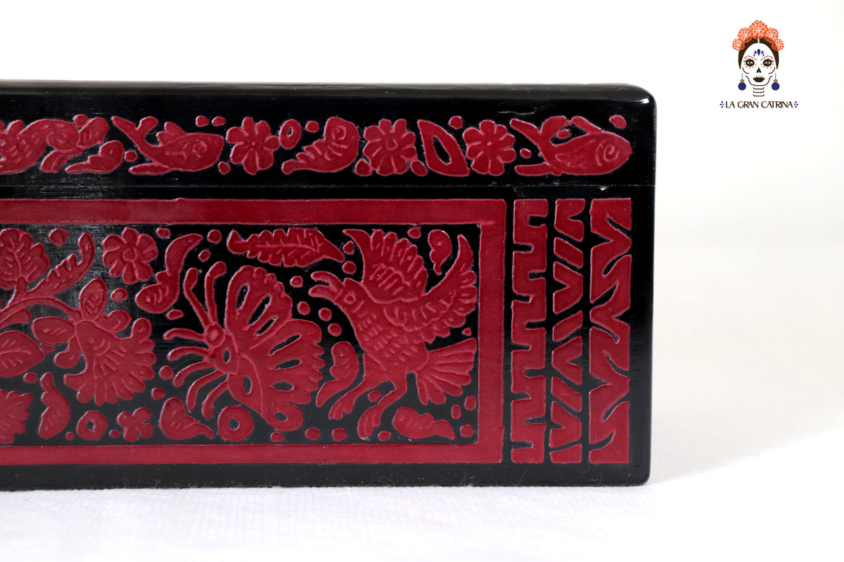 Caja Artesanal de Olinalá Roja con Diseño Floral Tradicional - 33 cm. 12.9 in. Olinala