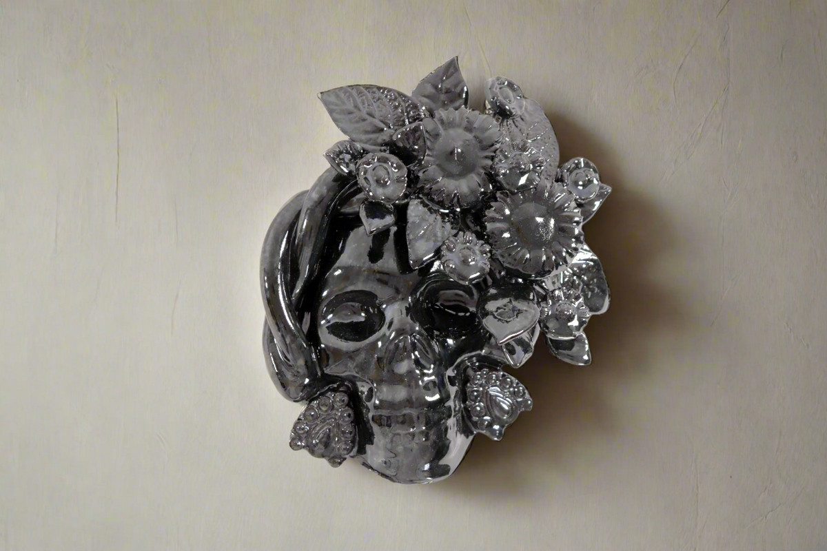 Calavera negra chica de pared Il - Barro vidriado - 14.5 cm. 5.7 in.