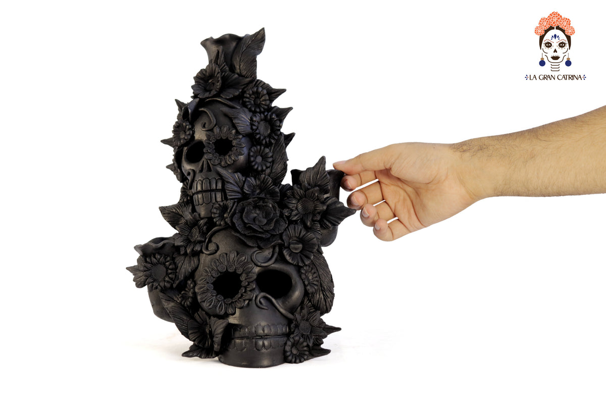 Candelabro de Barro para 3 Velas con Dos Cráneos 31.5 cm 12.2 in.