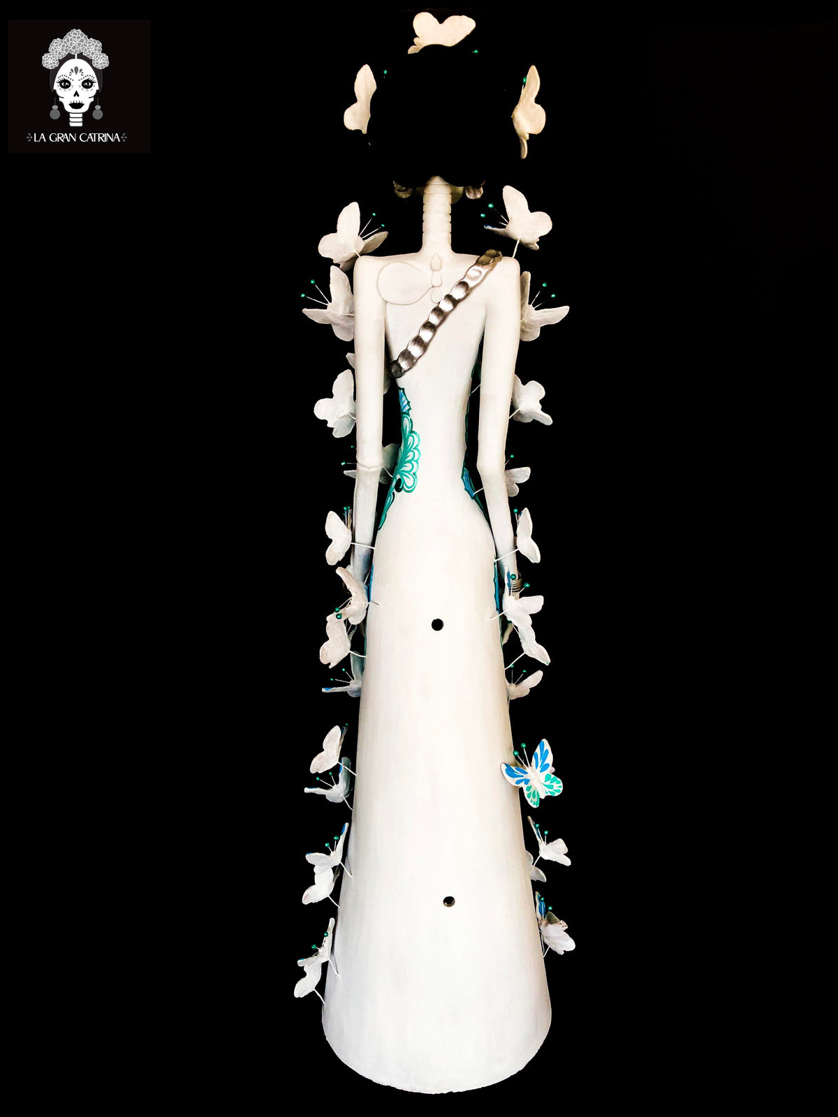Catrina blanca con mariposas turquesas - 100 cm. 40 in.