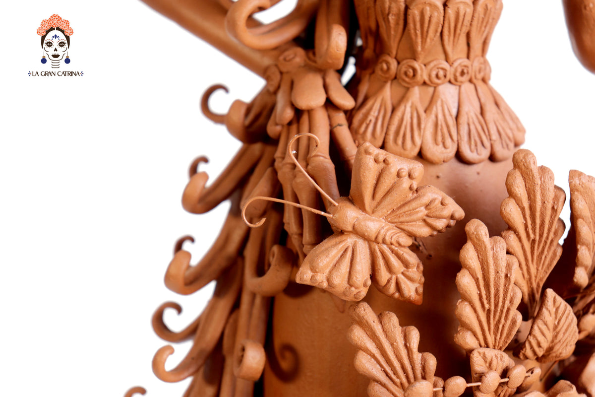Catrina de Barro Artesanal con Mariposas - 65 cm. 25.5 in. - En producción Catrina