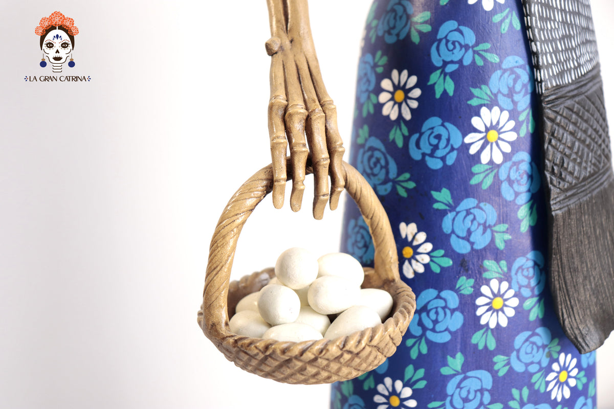 Catrina Huevera con Pato - 65 cm. 26 in. Catrina