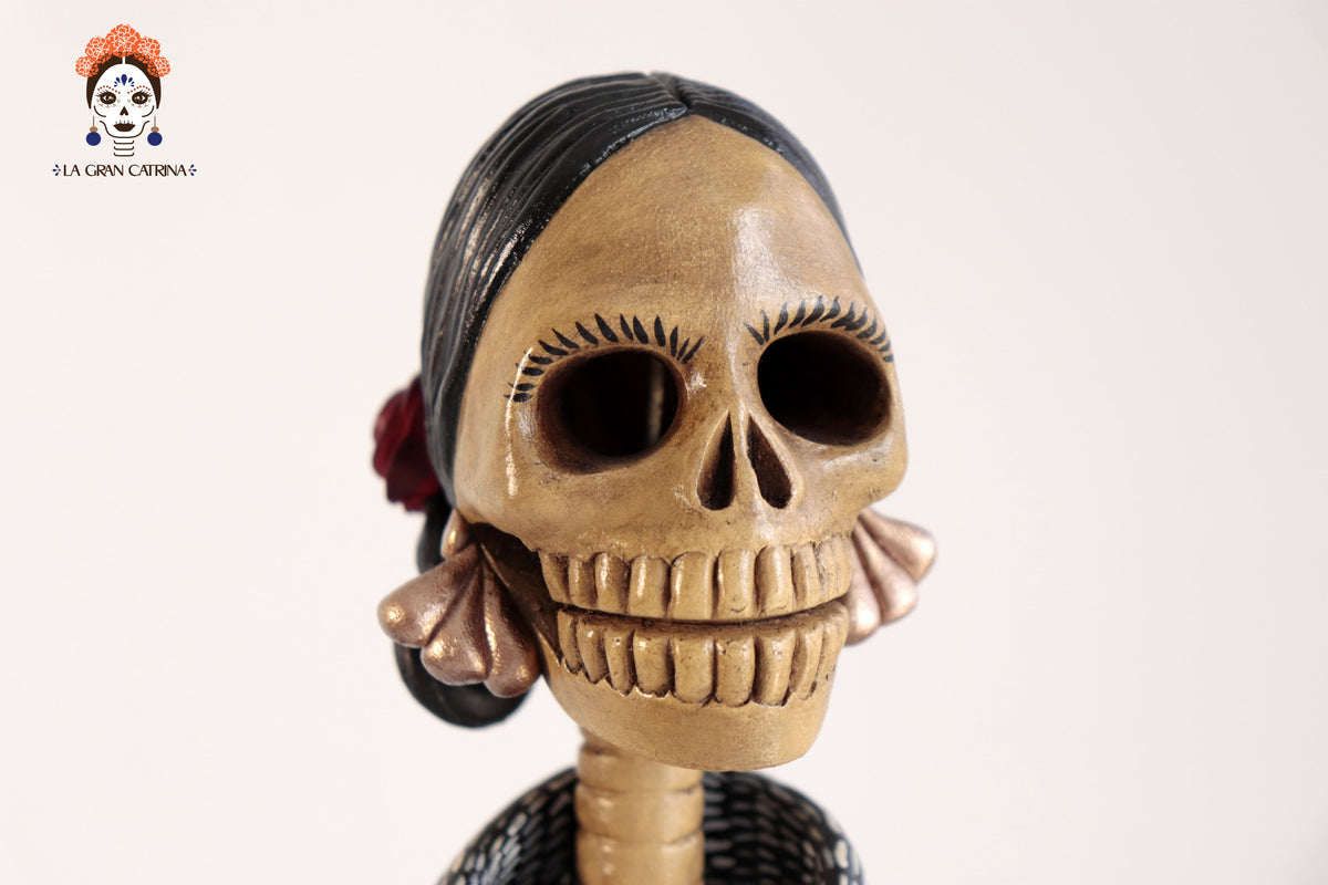 Catrina Huevera con Pato - 65 cm. 26 in. Catrina