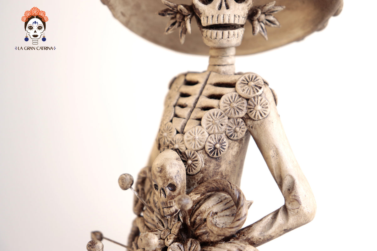 Catrina con vestido de calaveritas - 30 cm. 12 in.