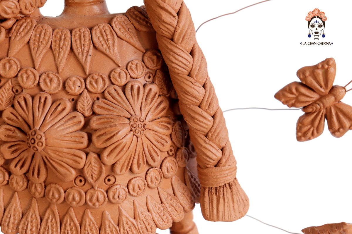 Catrina de Barro Artesanal con Canasta de Flores - 65 cm. 25.5 in. - En producción Catrina