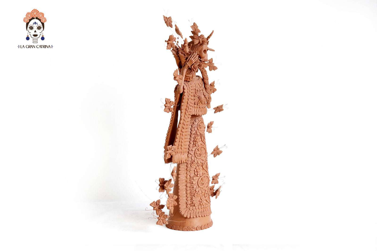 Catrina de Barro Artesanal con Canasta de Flores - 65 cm. 25.5 in. - En producción Catrina