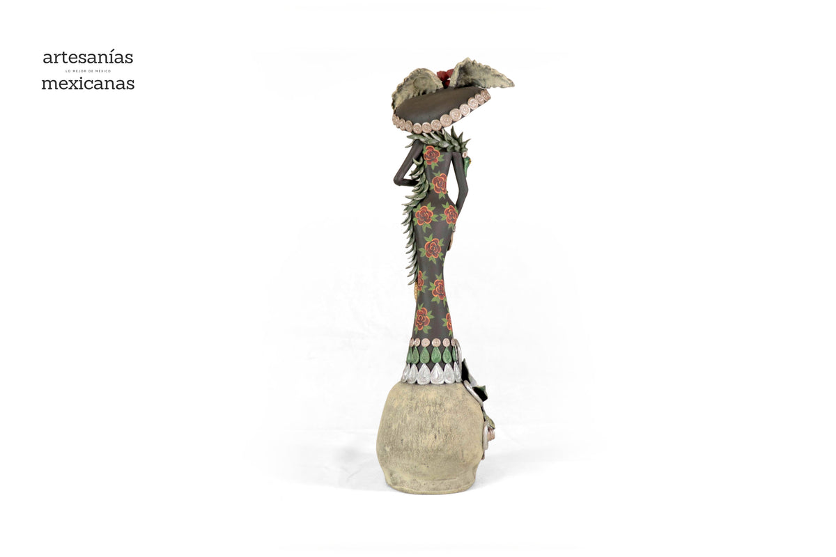 Catrina con flores rojas sobre calavera - 47 cm. 19 in.
