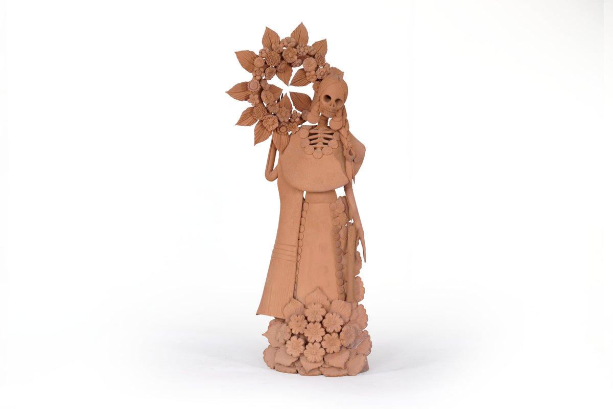 Catrina con Corona de Muertos 43 Cm. 16.9 In. Catrina