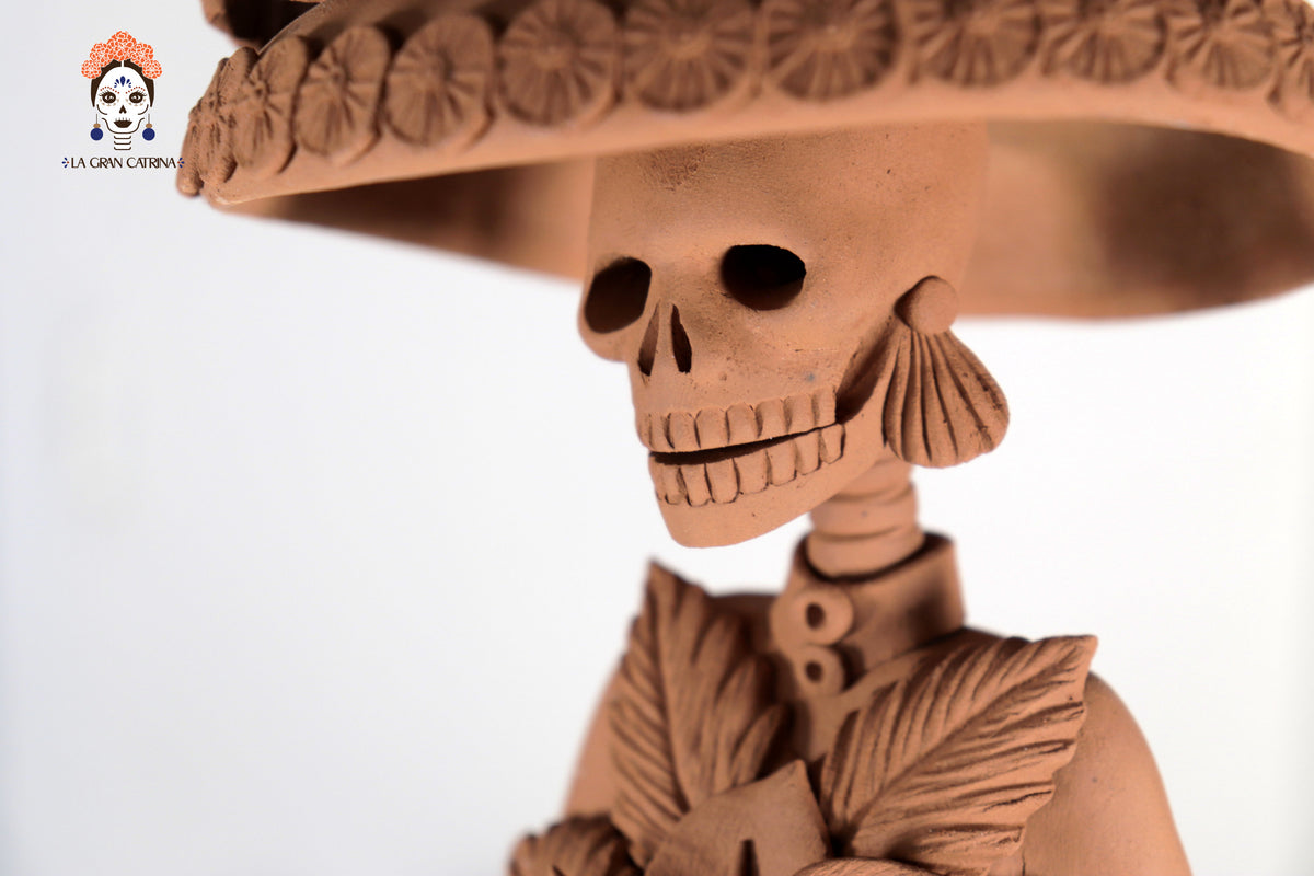 Catrina con Sombrero y Ramo - 47 cm. 18.5 in. Catrina