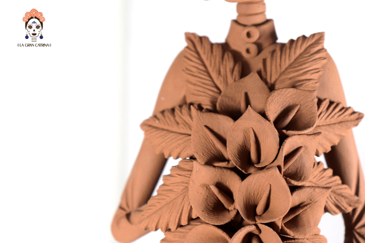 Catrina con Sombrero y Ramo - 47 cm. 18.5 in. Catrina