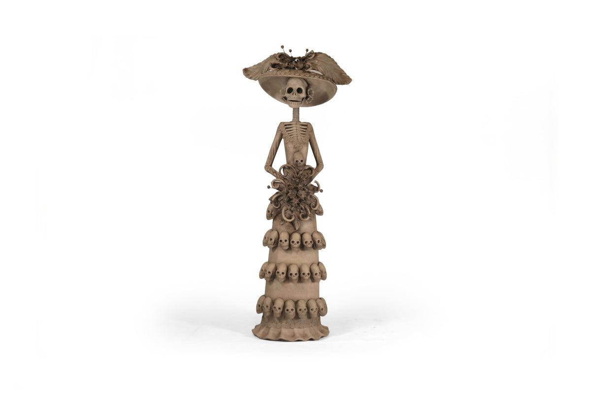 Catrina con calaveritas beige - 65 cm. 26 in.