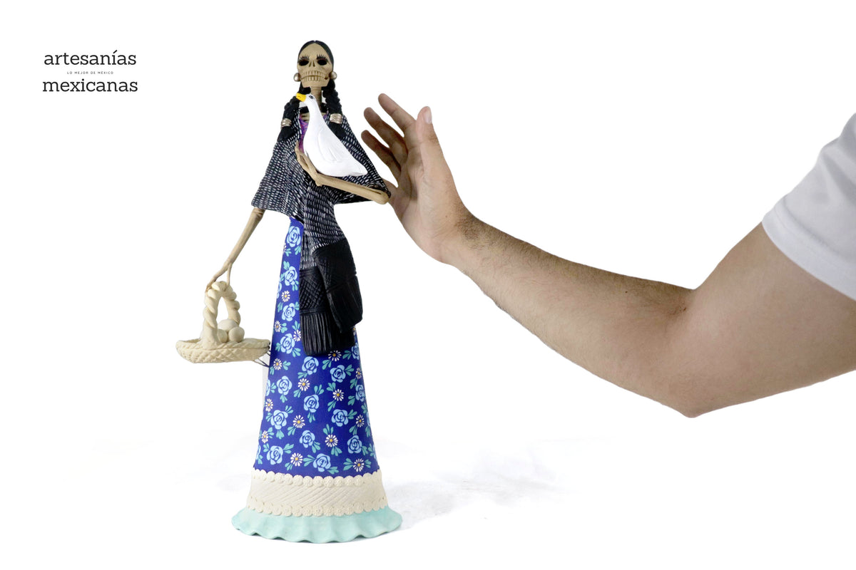 Catrina huevera - 47 cm. 19 in.