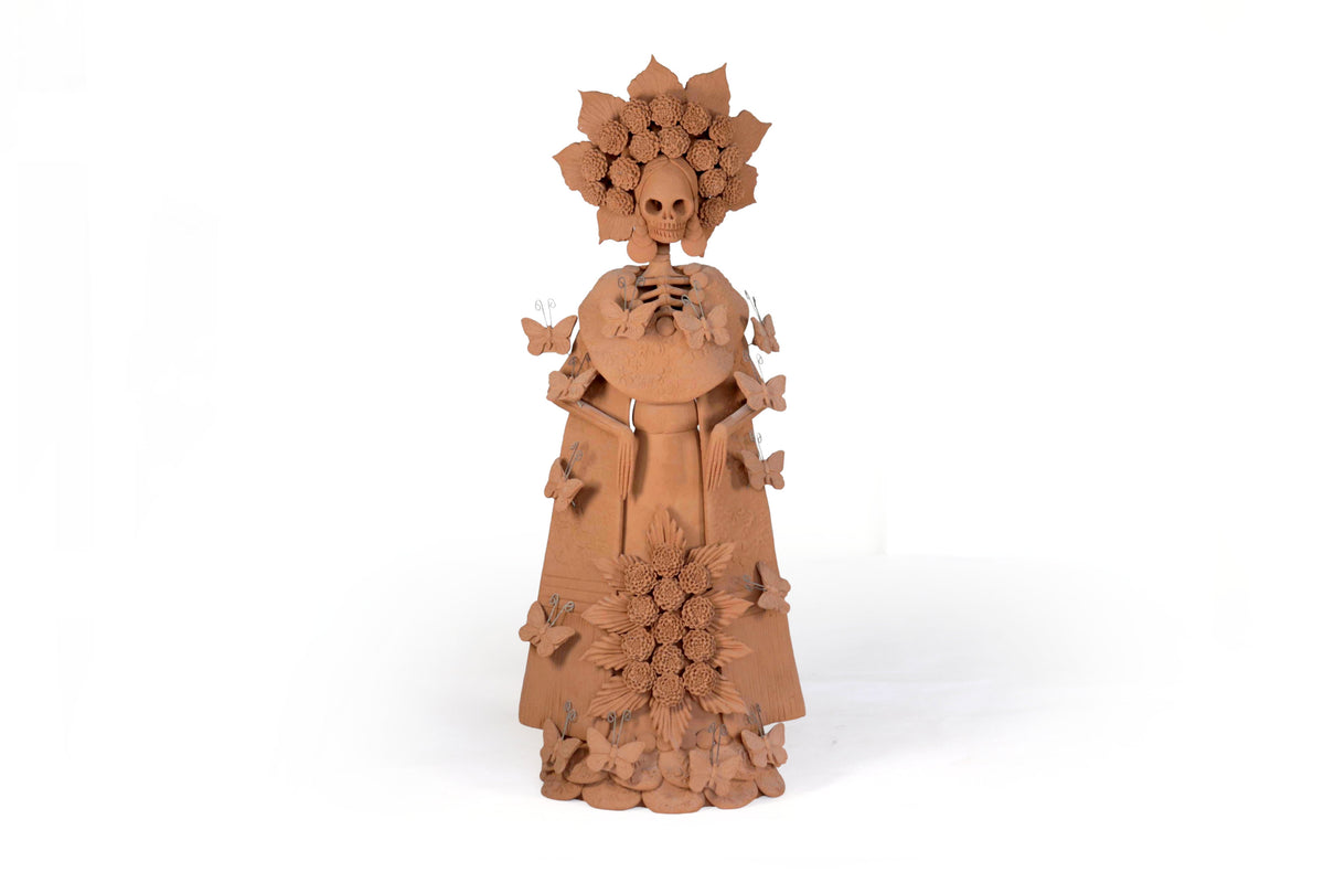 Catrina con tocado con flores cempasúchil 43 Cm. 16.9 In.