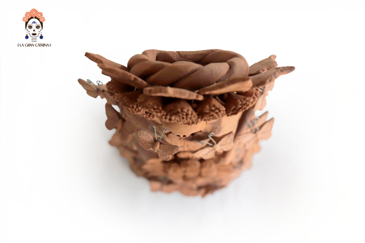 Catrina con tocado con flores cempasúchil 43 Cm. 16.9 In.