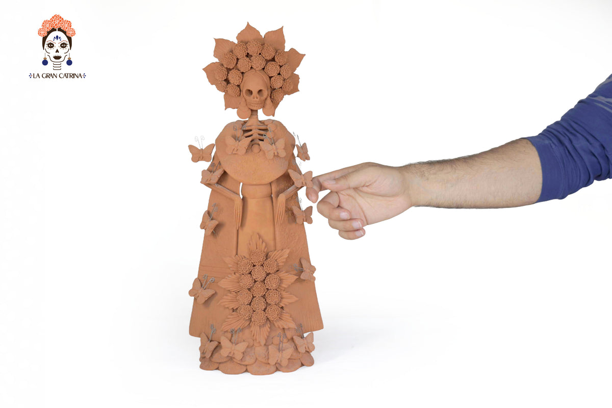 Catrina con tocado con flores cempasúchil 43 Cm. 16.9 In.