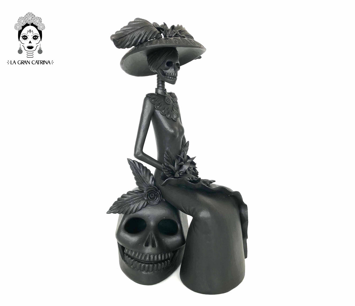 Catrina sentada en Calavera - 35 cm. 14 in.