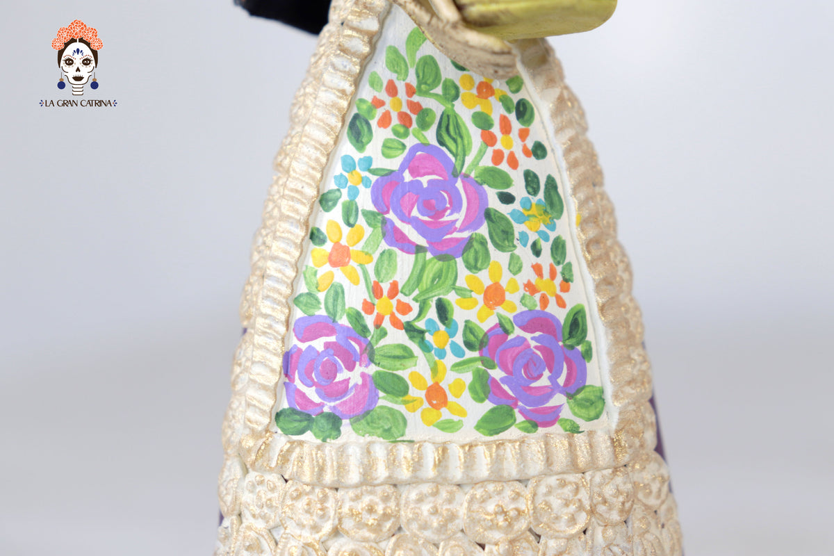 Catrina con canasta - 21 cm. 8.2 in.