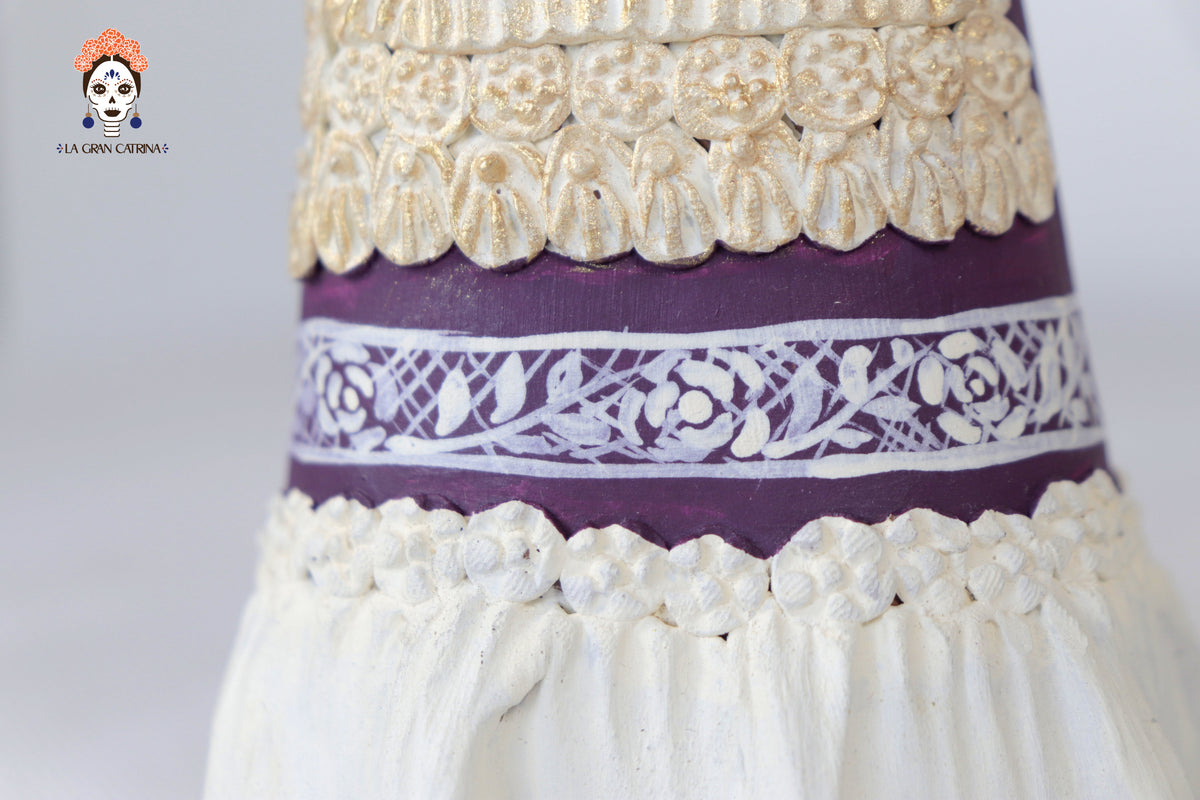 Catrina con canasta - 21 cm. 8.2 in.