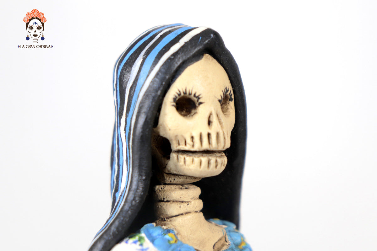 Catrina con canasta - 21 cm. 8.2 in.
