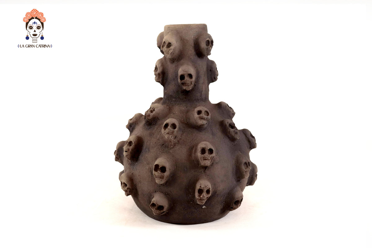 Cántaro de Barro con Calaveras - 24 Cm. 9.4 In.