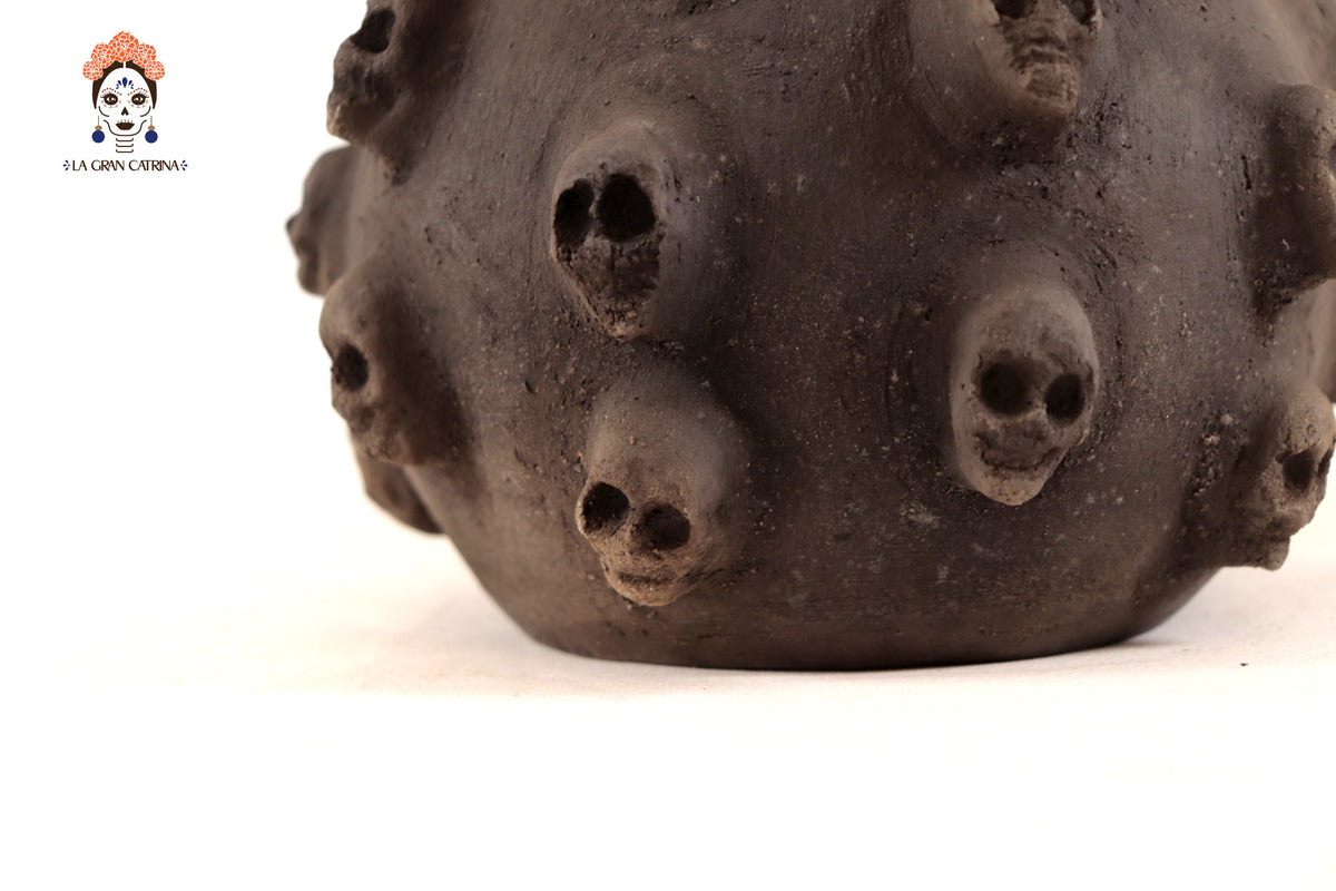Cántaro de Barro con Calaveras - 24 Cm. 9.4 In.