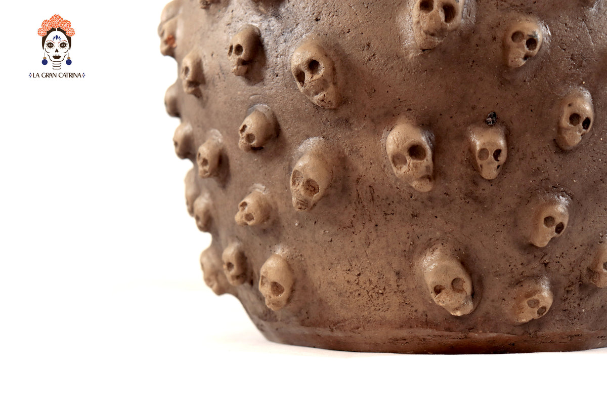 Maceta de Barro con Calaveras - 22.5 Cm. 8.8 In. Artesanía