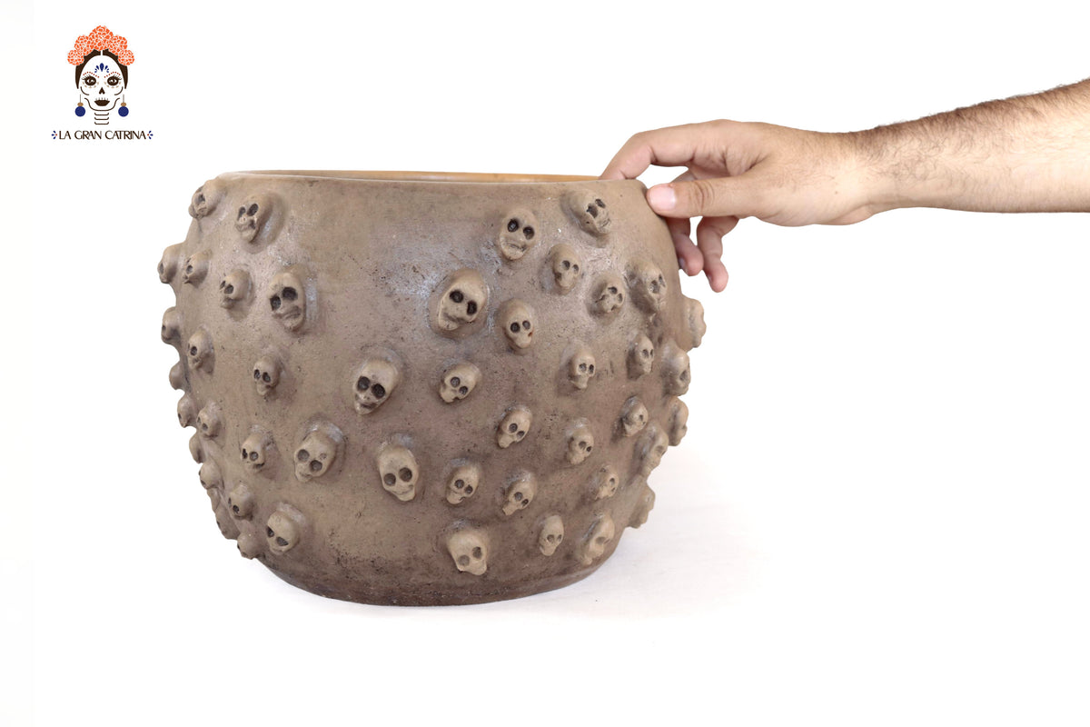 Maceta de Barro con Calaveras - 22.5 Cm. 8.8 In. Artesanía