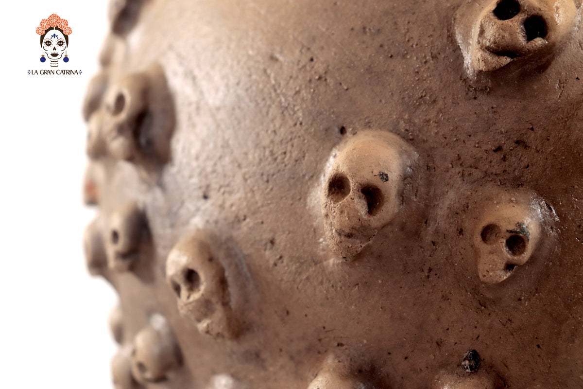 Maceta de Barro con Calaveras - 22.5 Cm. 8.8 In. Artesanía