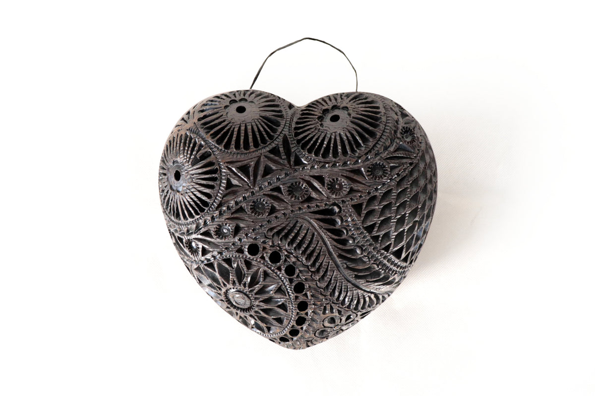 Corazon de Barro Negro de Pared 20 cm. 7.8 in. Barro negro
