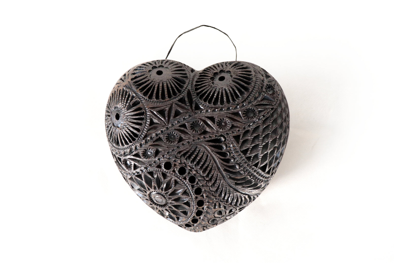 Corazon de Barro Negro de Pared 20 cm. 7.8 in. Barro negro