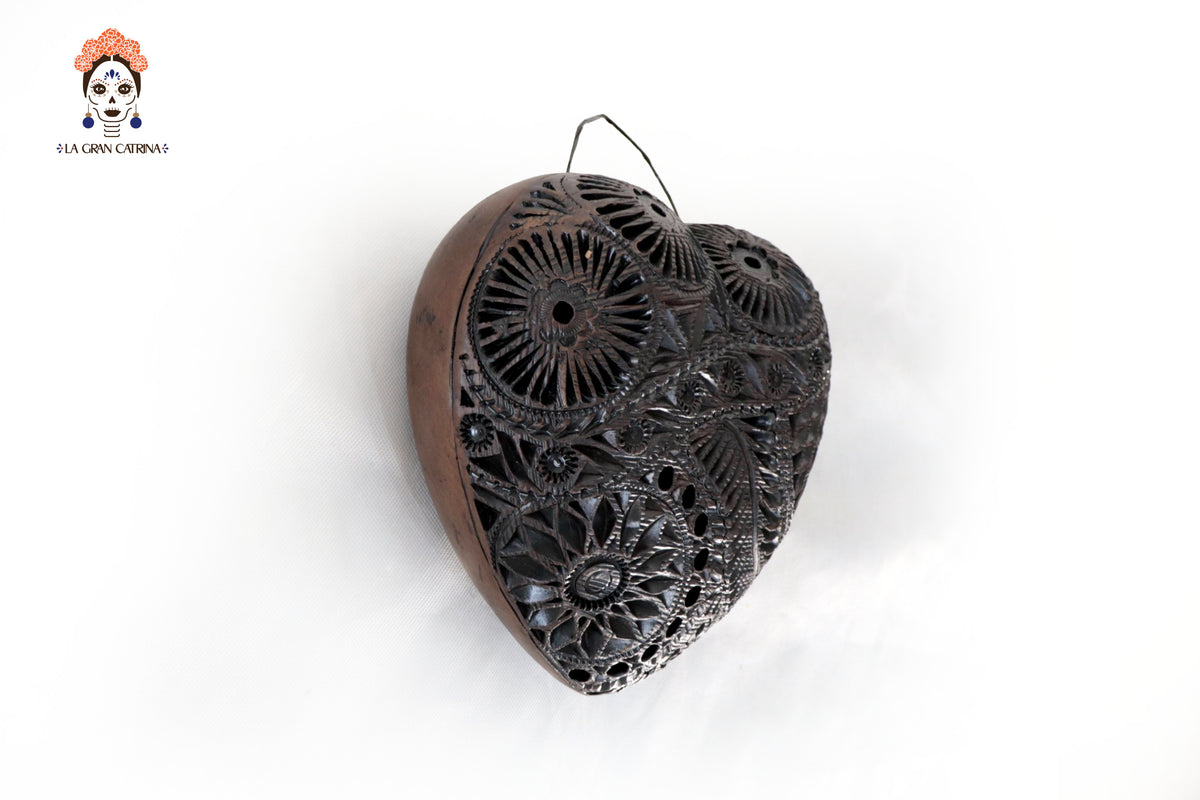Corazon de Barro Negro de Pared 20 cm. 7.8 in. Barro negro