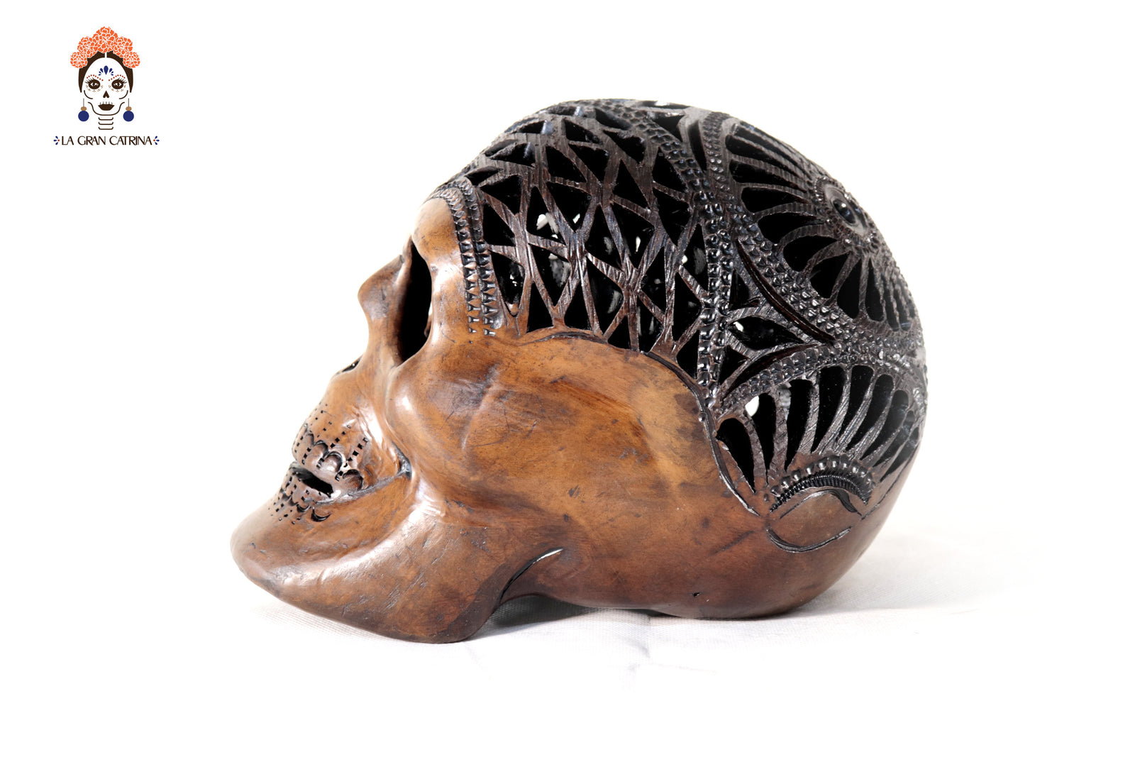 Cráneo de Barro Negro Tallado a Mano 18 cm. 7.1 in. Barro negro