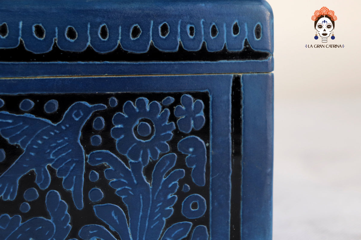 Cofre Artesanal de Olinalá Negro con Azul  - 19.5 cm. 7.7 in.