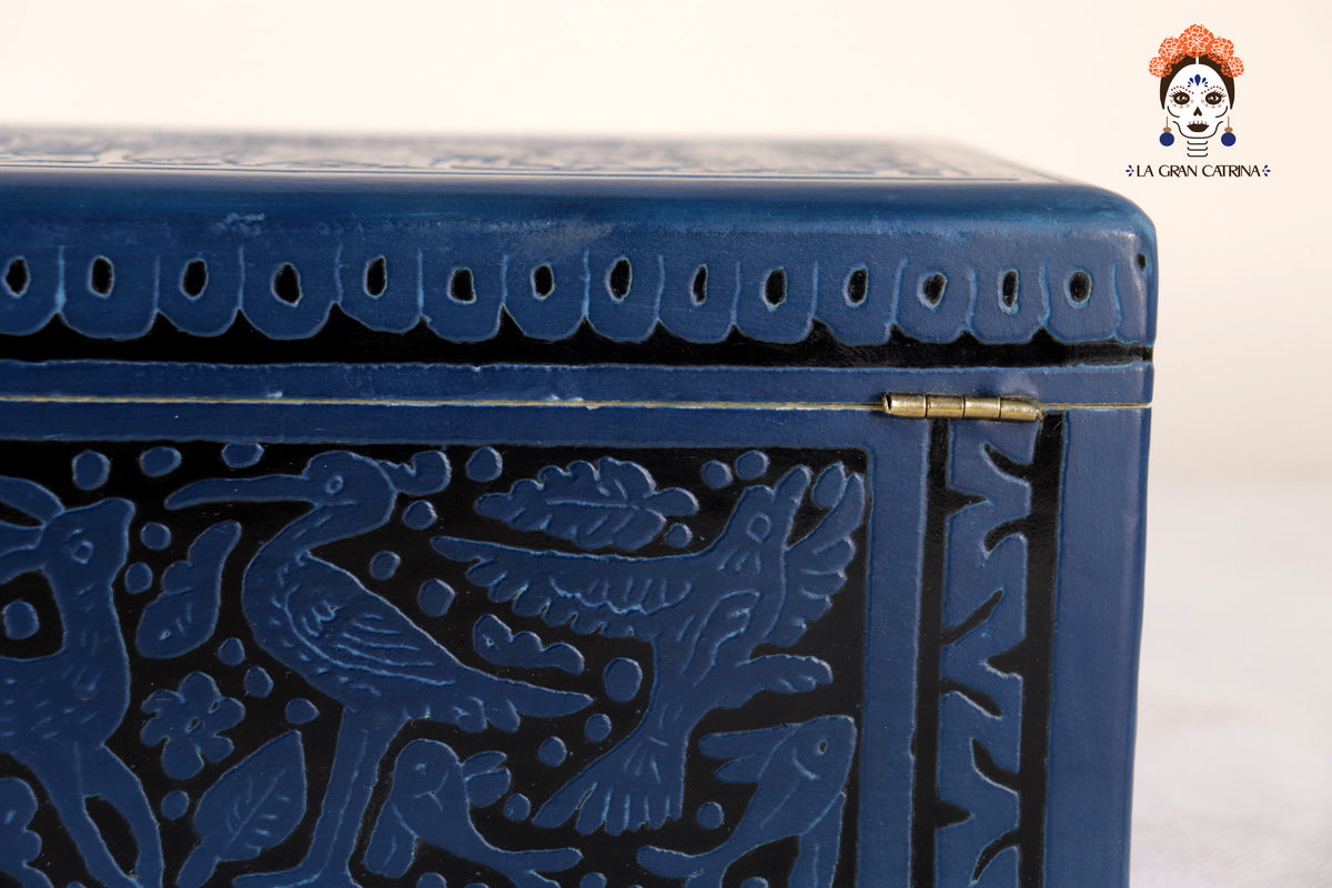 Cofre Artesanal de Olinalá Negro con Azul  - 19.5 cm. 7.7 in.