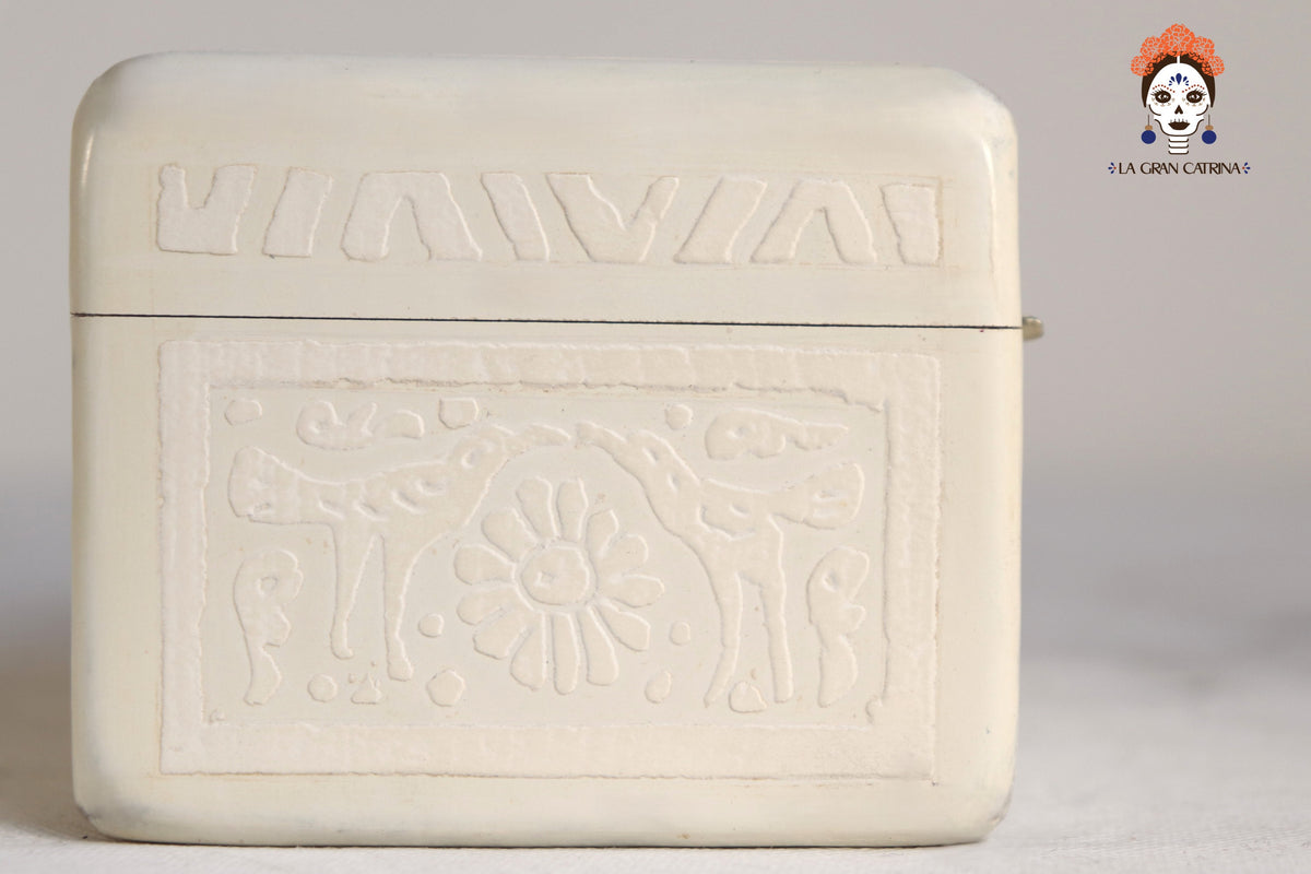 Caja Artesanal de Olinalá Hueso con Aves y Flores - 19.7 cm. 7.8 in.