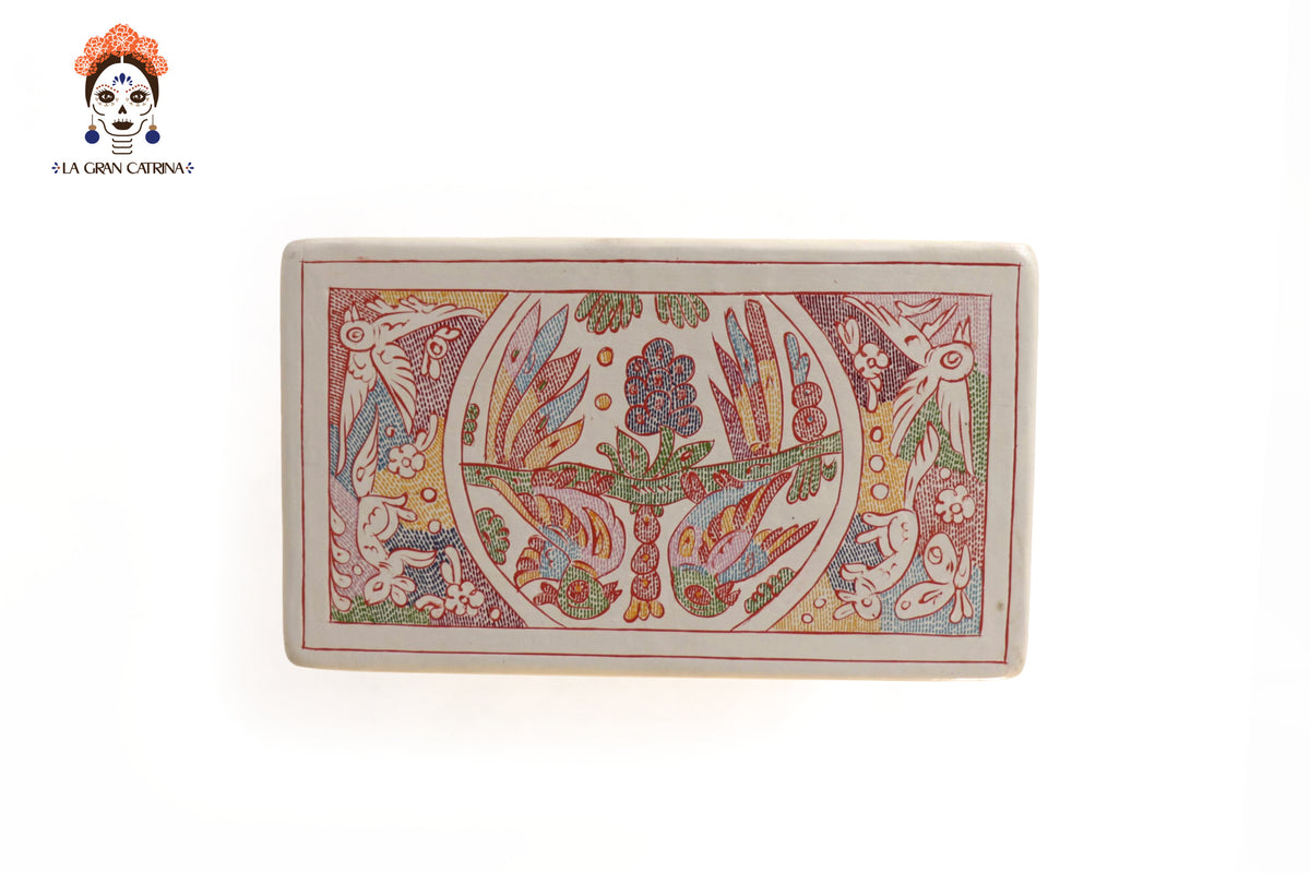 Caja Artesanal de Olinalá Blanca con Fauna Colorida - 20.2 cm. 8 in.