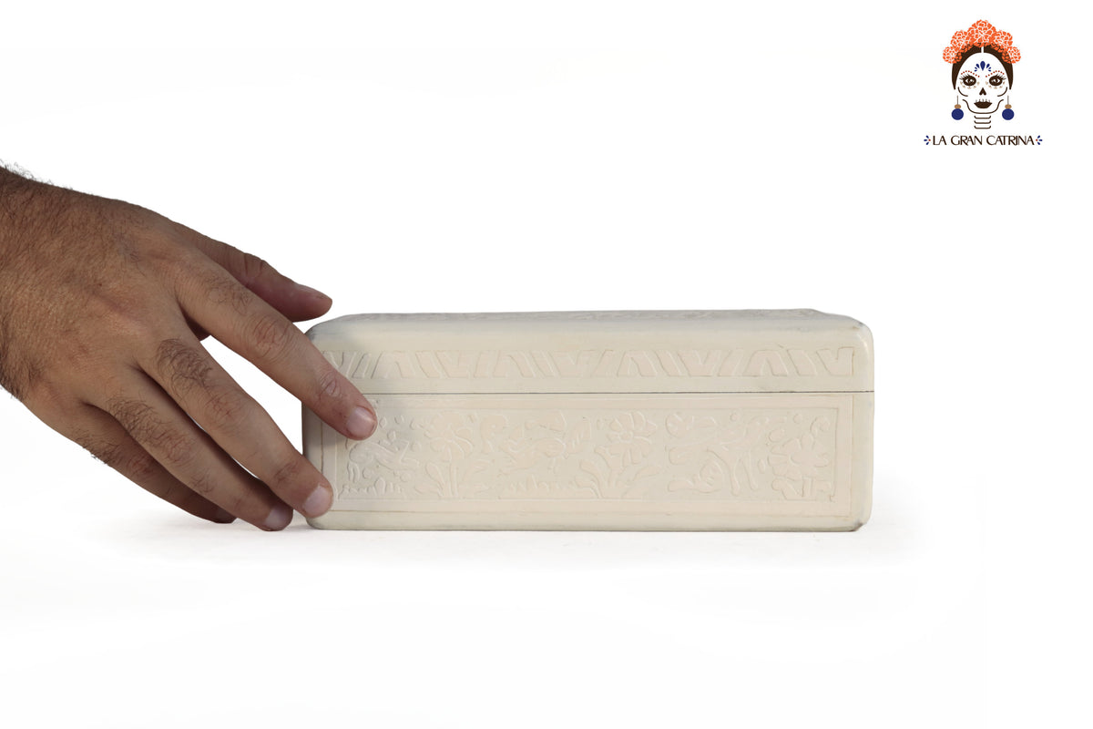 Caja Artesanal de Olinalá Hueso con Aves y Flores - 19.7 cm. 7.8 in.