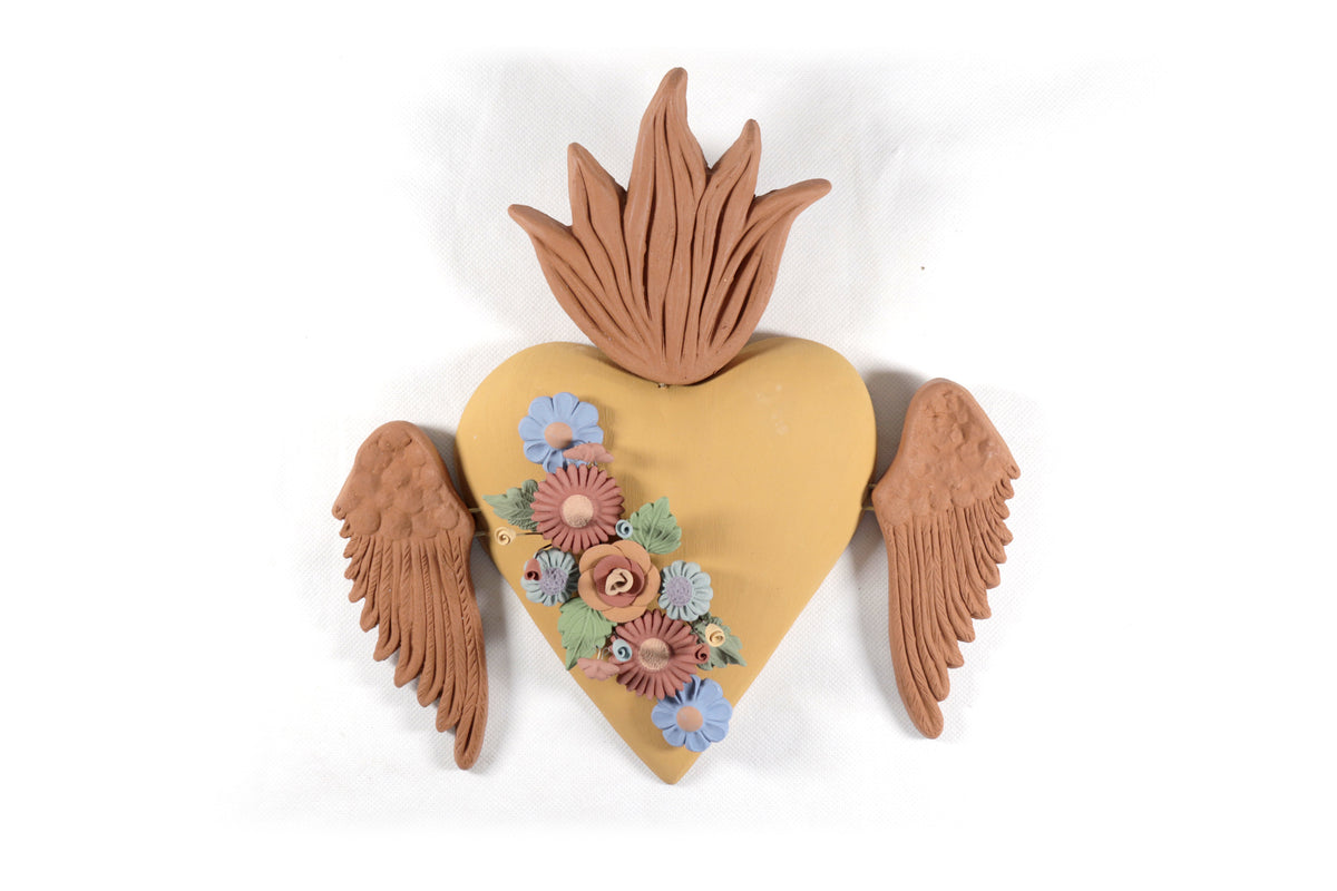 Corazón Alado Artesanal de Barro con Flores - 24.8 Cm 9.7 In. Artesanía