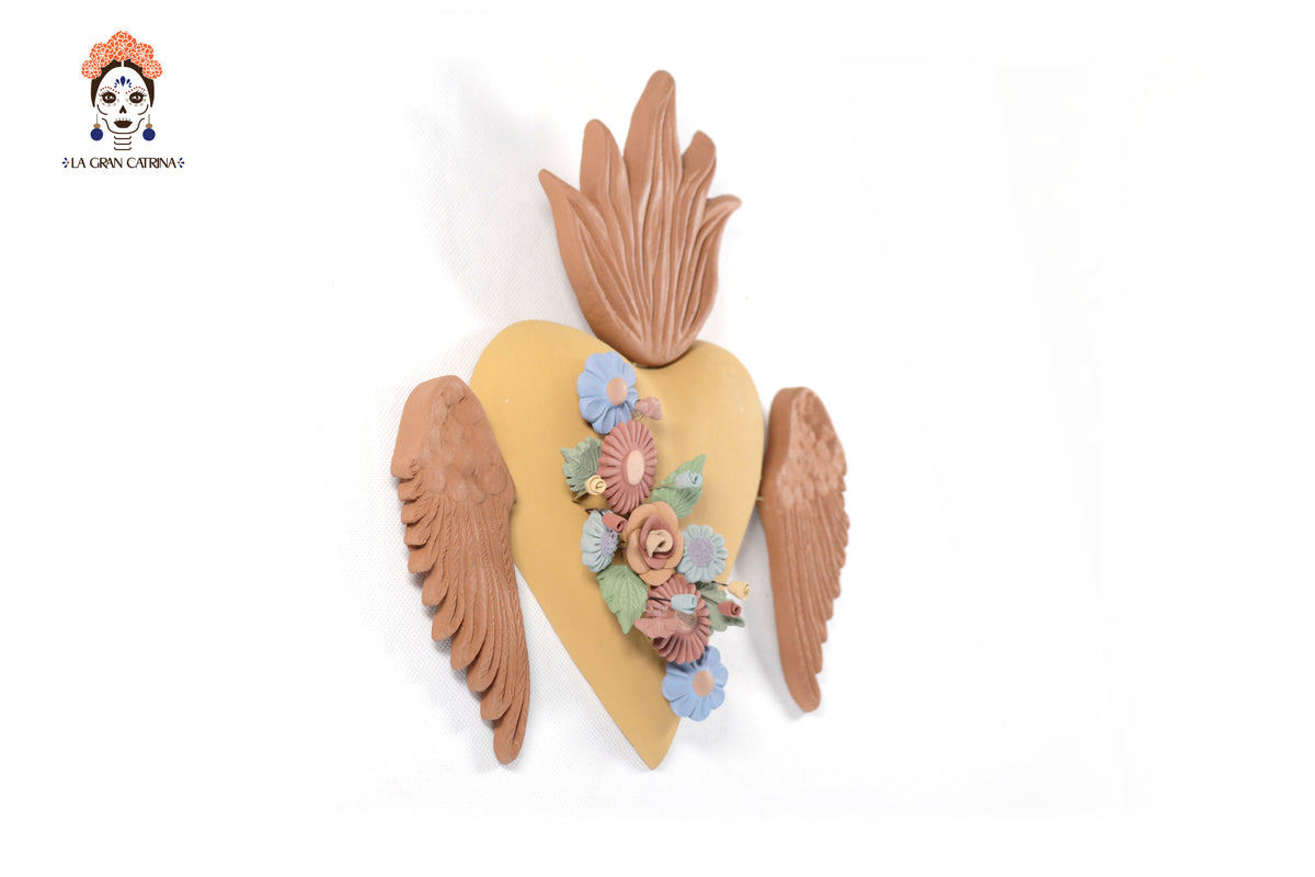 Corazón Alado Artesanal de Barro con Flores - 24.8 Cm 9.7 In. Artesanía