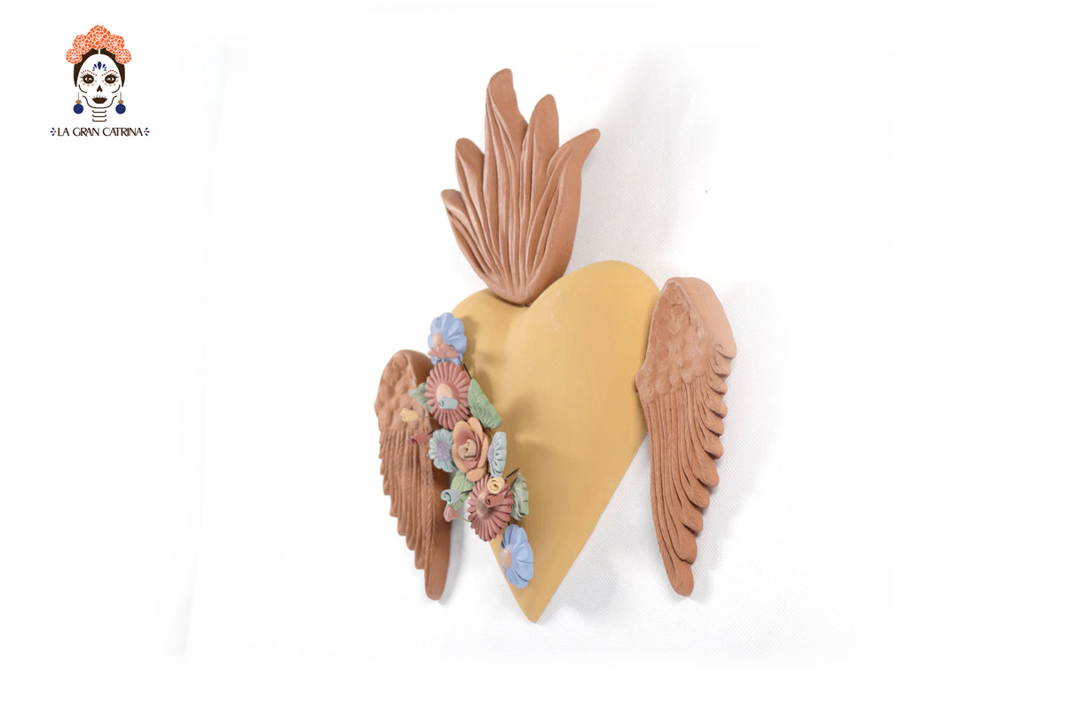 Corazón Alado Artesanal de Barro con Flores - 24.8 Cm 9.7 In. Artesanía